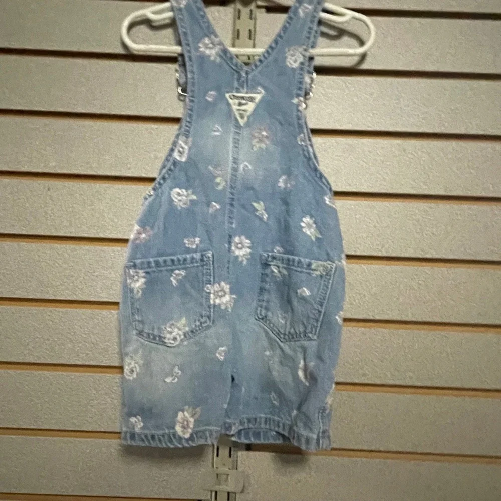OshKosh B'gosh Toddler Girls 3T Floral Denim Shortalls Light Wash‎ Blue Overalls